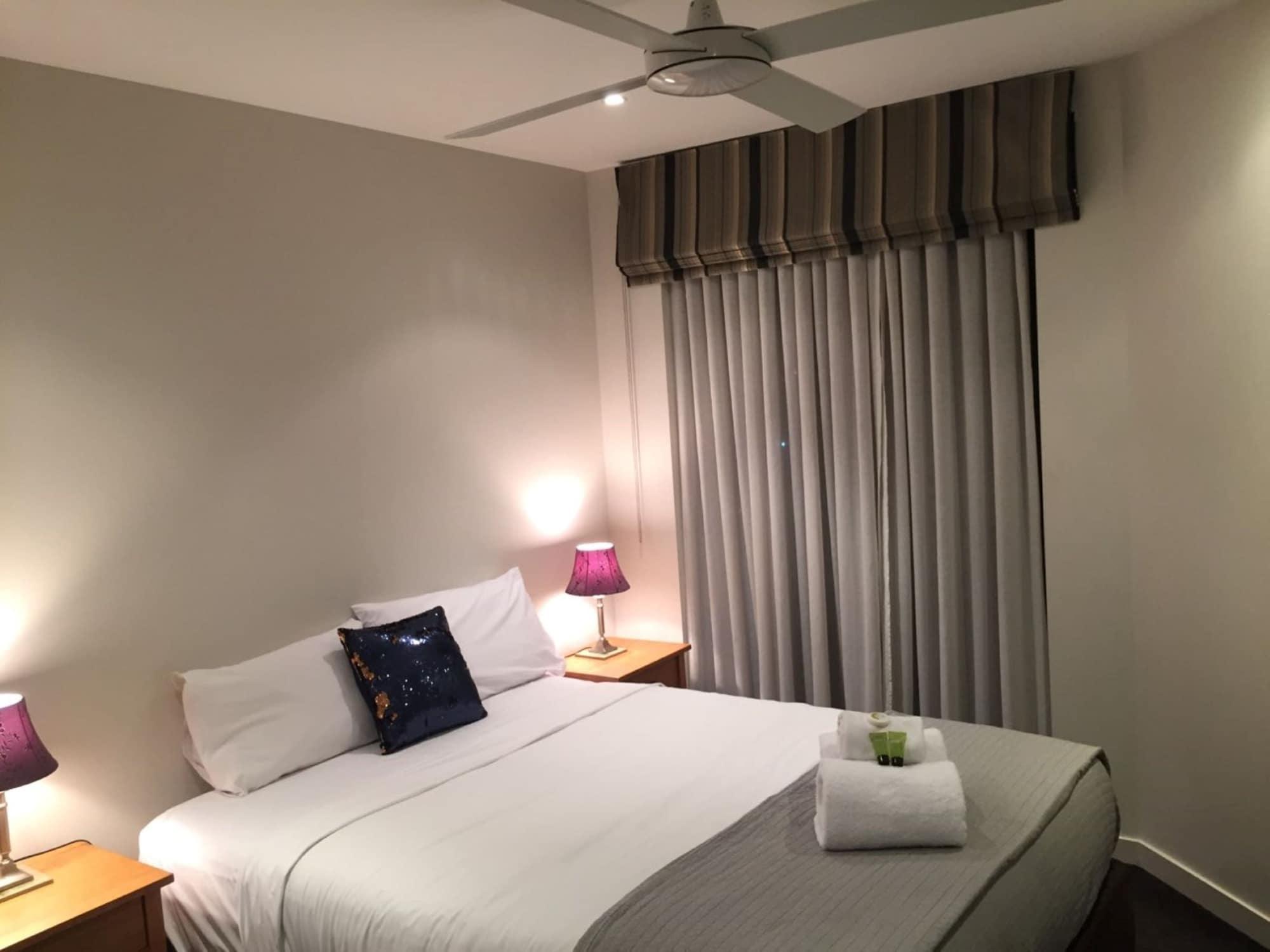 Grand Mercure Allegra Hervey Bay Luaran gambar A bedroom at the hotel