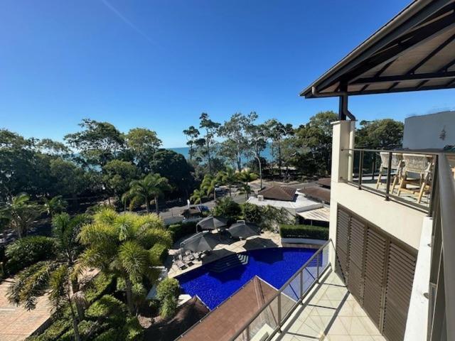 Grand Mercure Allegra Hervey Bay Luaran gambar View from the balcony of a two-bedroom apartment at the Mantra on Saltwater Island