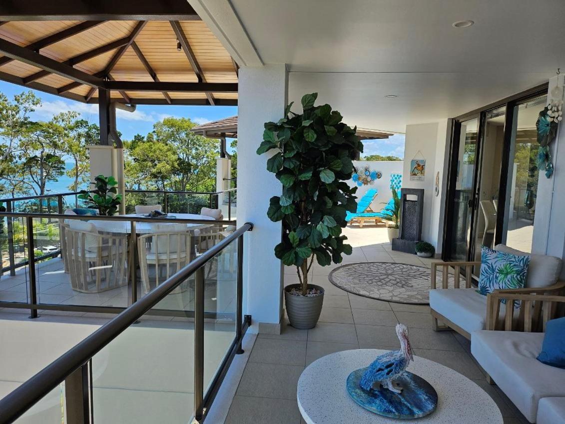 Grand Mercure Allegra Hervey Bay Luaran gambar A balcony at the Ritz-Carlton, Laguna Beach