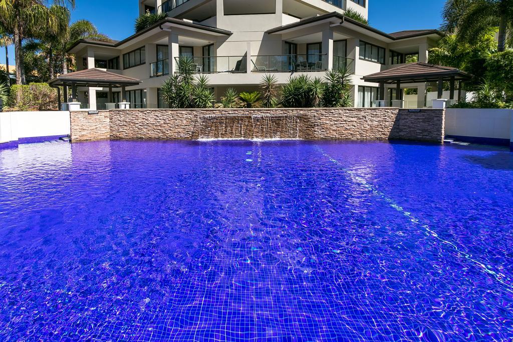 Grand Mercure Allegra Hervey Bay Luaran gambar The pool at the Sheraton Resort