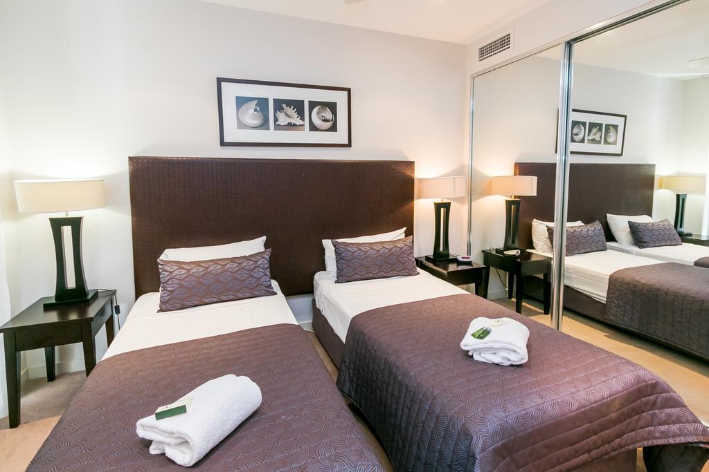 Grand Mercure Allegra Hervey Bay Luaran gambar A bedroom at the hotel