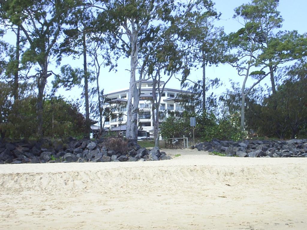 Grand Mercure Allegra Hervey Bay Luaran gambar The beach at the resort
